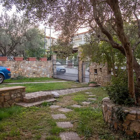 Aslanis-souroti Garden Family *